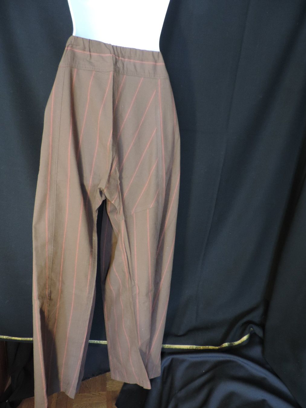 Pantaloni: sarouel brun rayure rouge rosé – Usato da Genève venduto da Axelle333 5