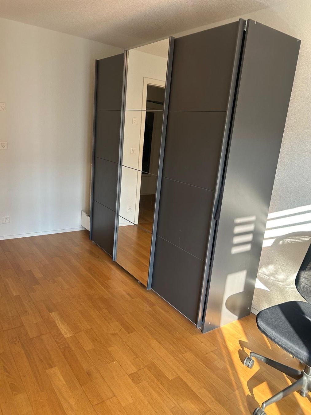 Conforama Armadi: Schwarzer Schrank zu verkaufen – Usato da Jegenstorf venduto da nis_mnd2 1