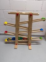 Kugelbahn aus Holz