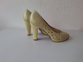 Pumps hellgrün Grösse 37 Lochmuster  Leder