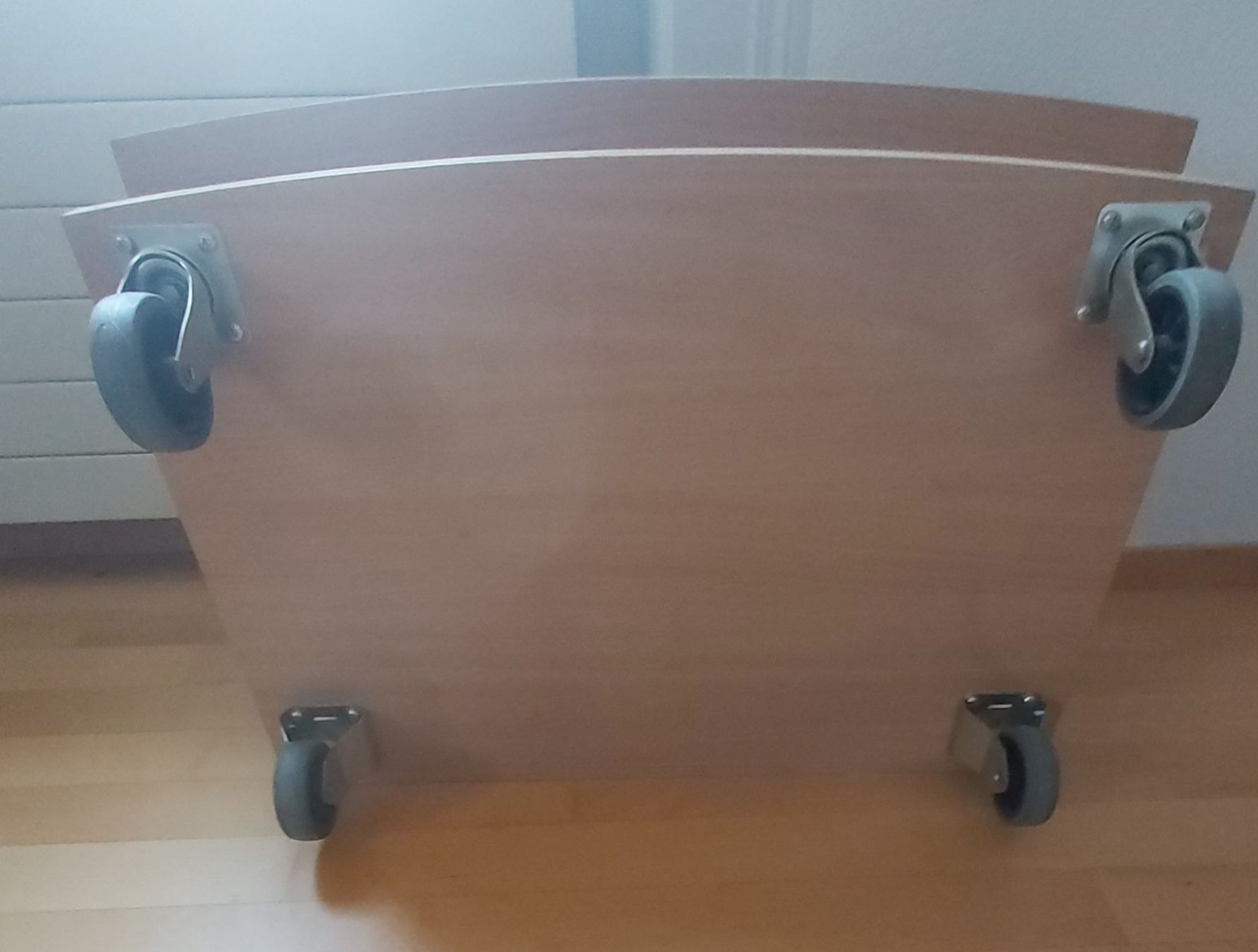 Mobili TV: Fernsehmöbel auf Rollen Buche 70x44,5 cm – Usato da Rheinfelden venduto da Calvinia 2