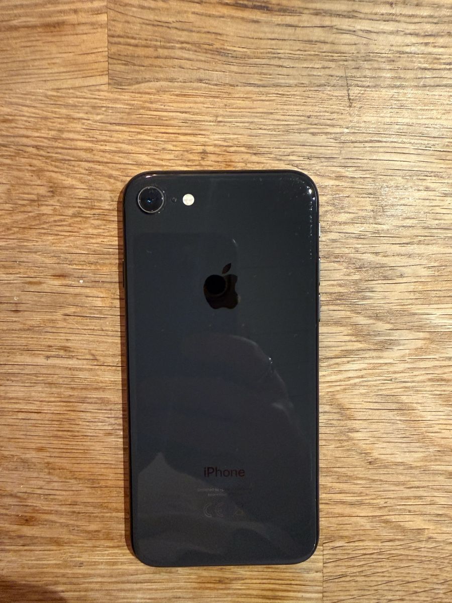 Apple Telefoni cellulari / Smartphones: Apple iPhone 8 64 Go Noir – Usato da Cartigny venduto da zac_wv6n 1