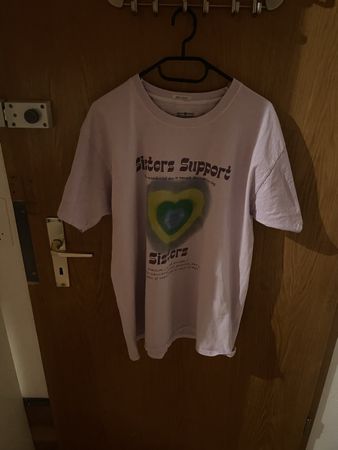Lila Regenbogen Herz T-Shirt