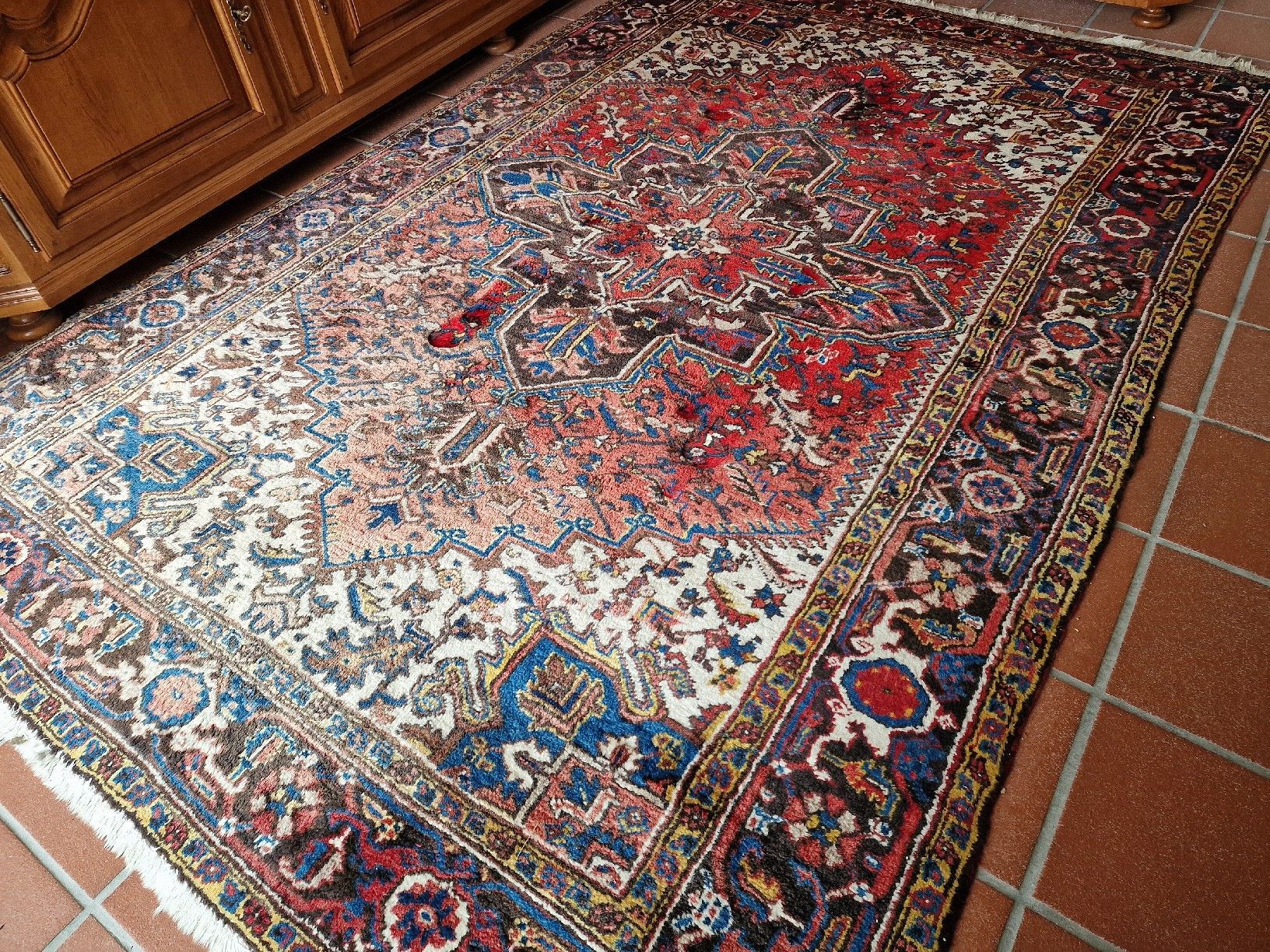 Tappeti: Antiker Teppich mit Muster mehrfarbig – Usato da BERN venduto da Intarsia 2