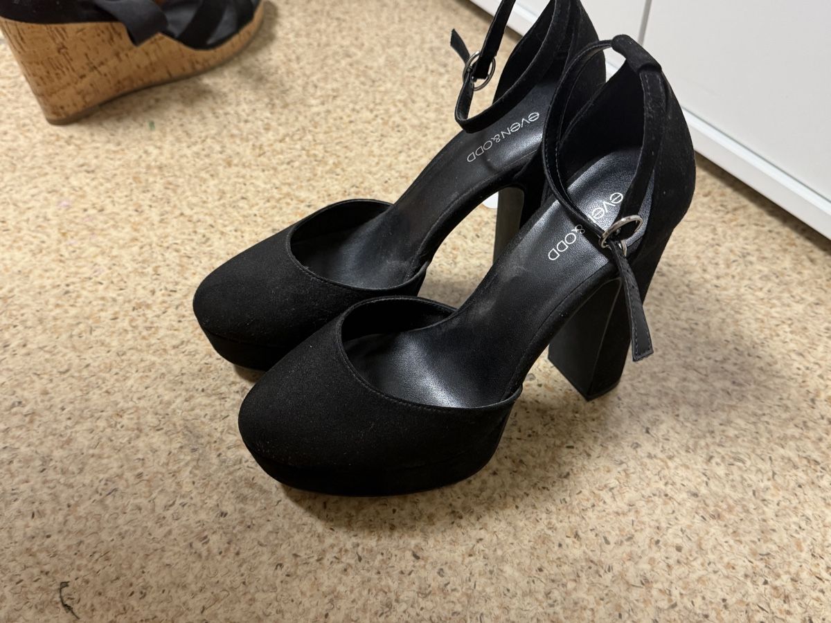 Scarpe da donna: High Heels grösse 37 – Nuovo (secondo la descrizione) da Oeschgen venduto da Mich_elle 1