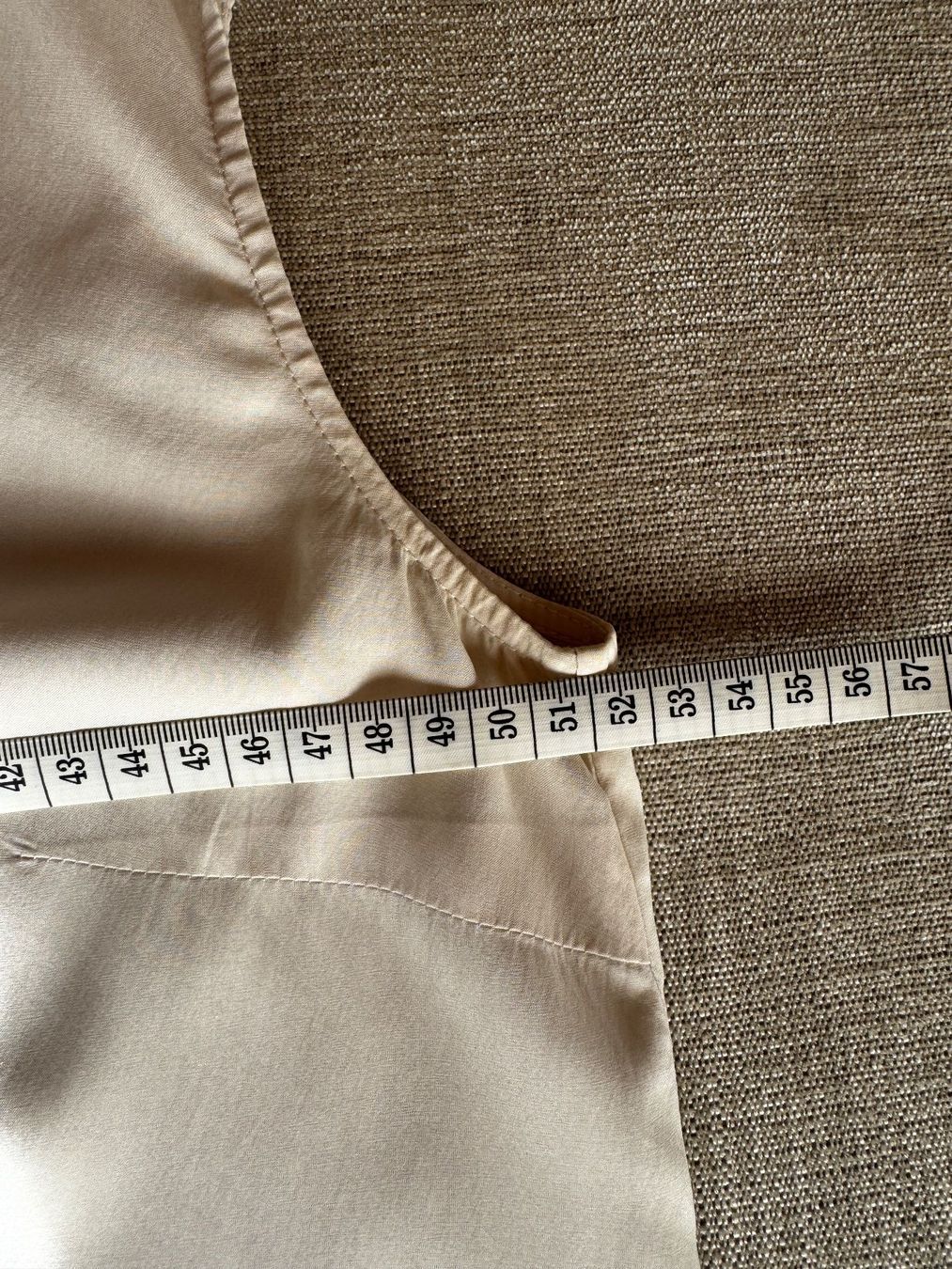 Brunello Cucinelli Top: Damen Seidentop Brunello Cucinelli beige – Usato da Baar venduto da Arina2 3