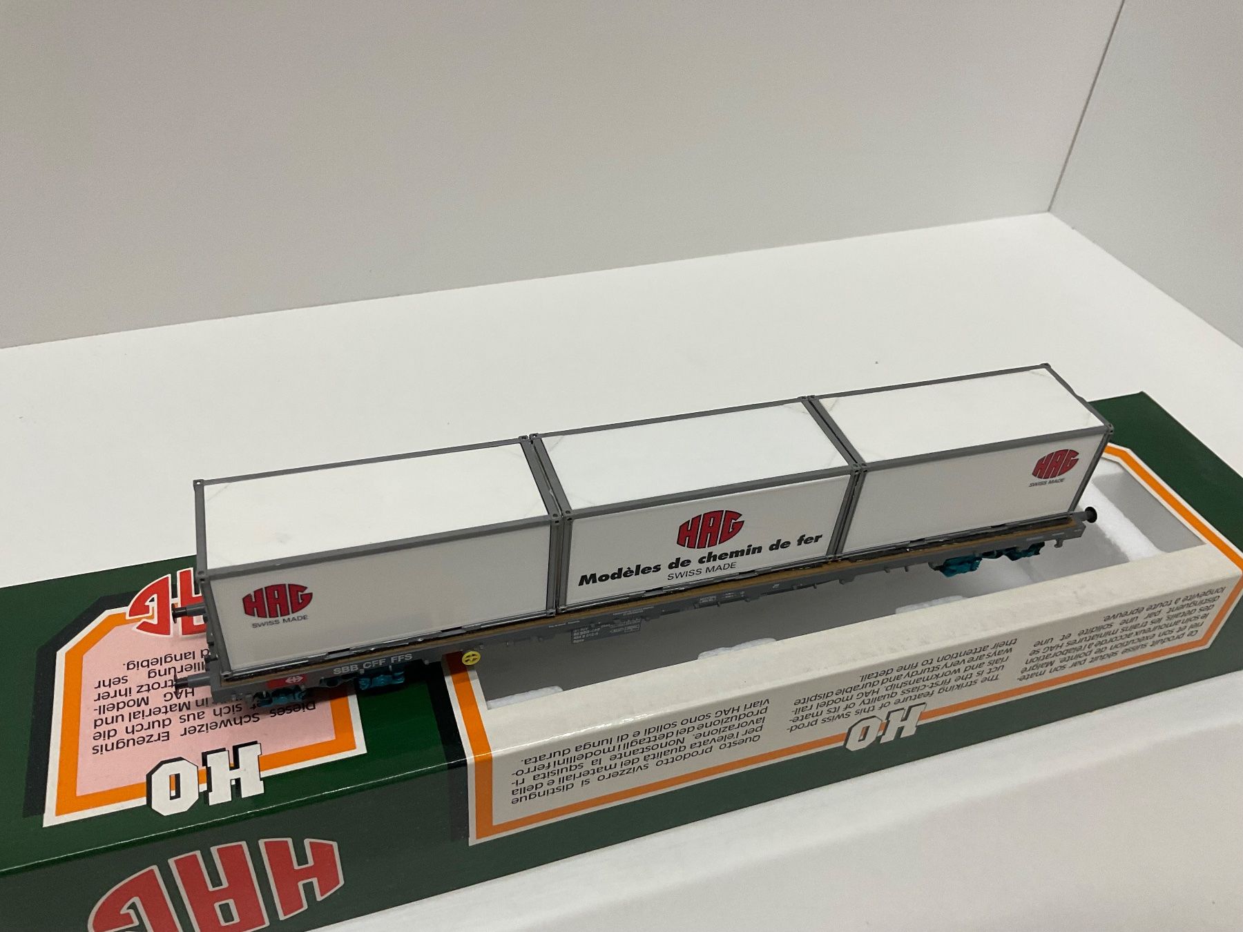 Hag Modellini di ferrovie: HAG AC, Güterwagen mit Container,  Verpackung falsch, Besp. – Usato da Chur venduto da Chur75 3