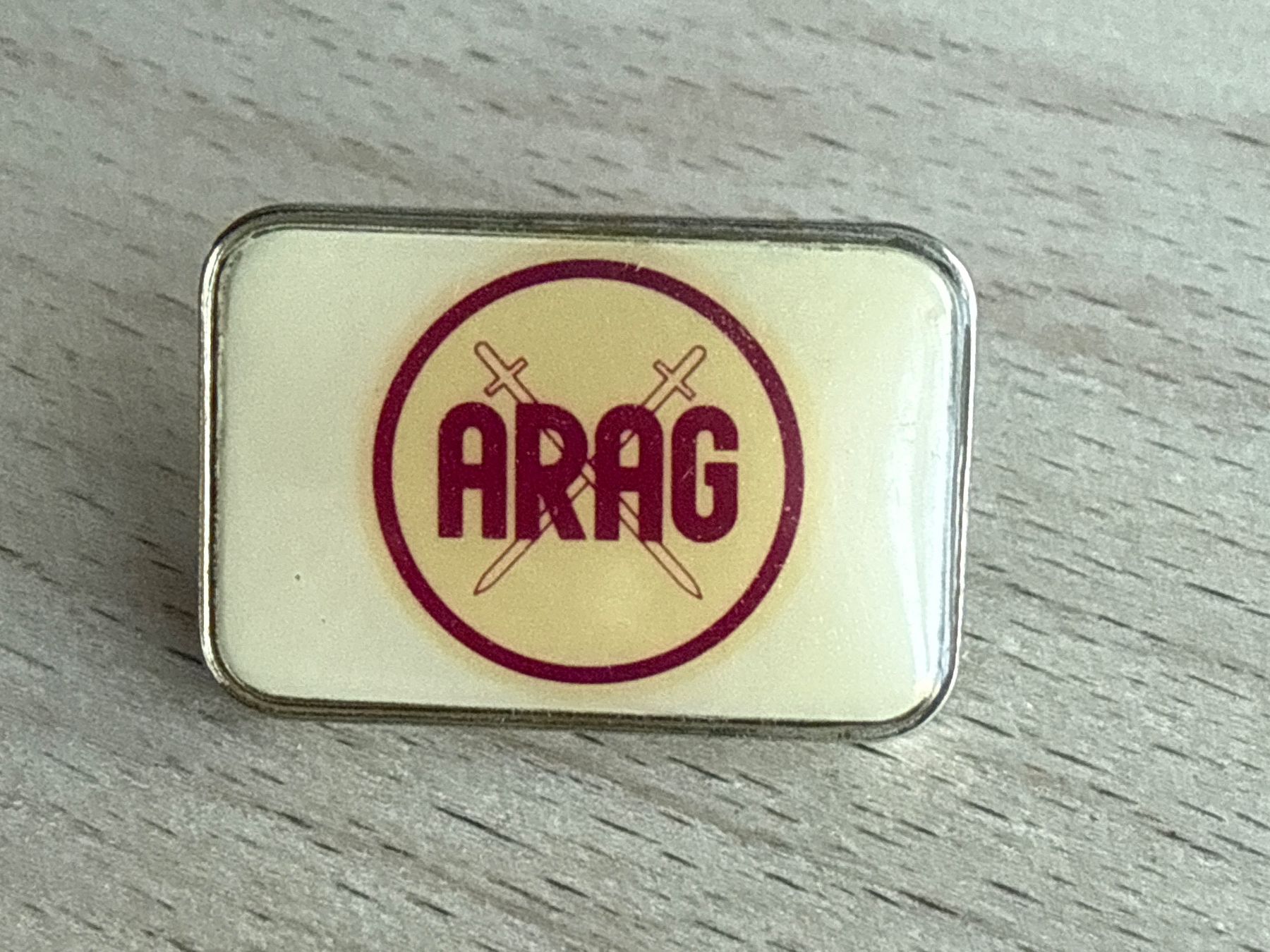 Plaketten & Abzeichen: Pin ARAG Versicherung – Gebraucht aus Glattbrugg von Schweigmatt