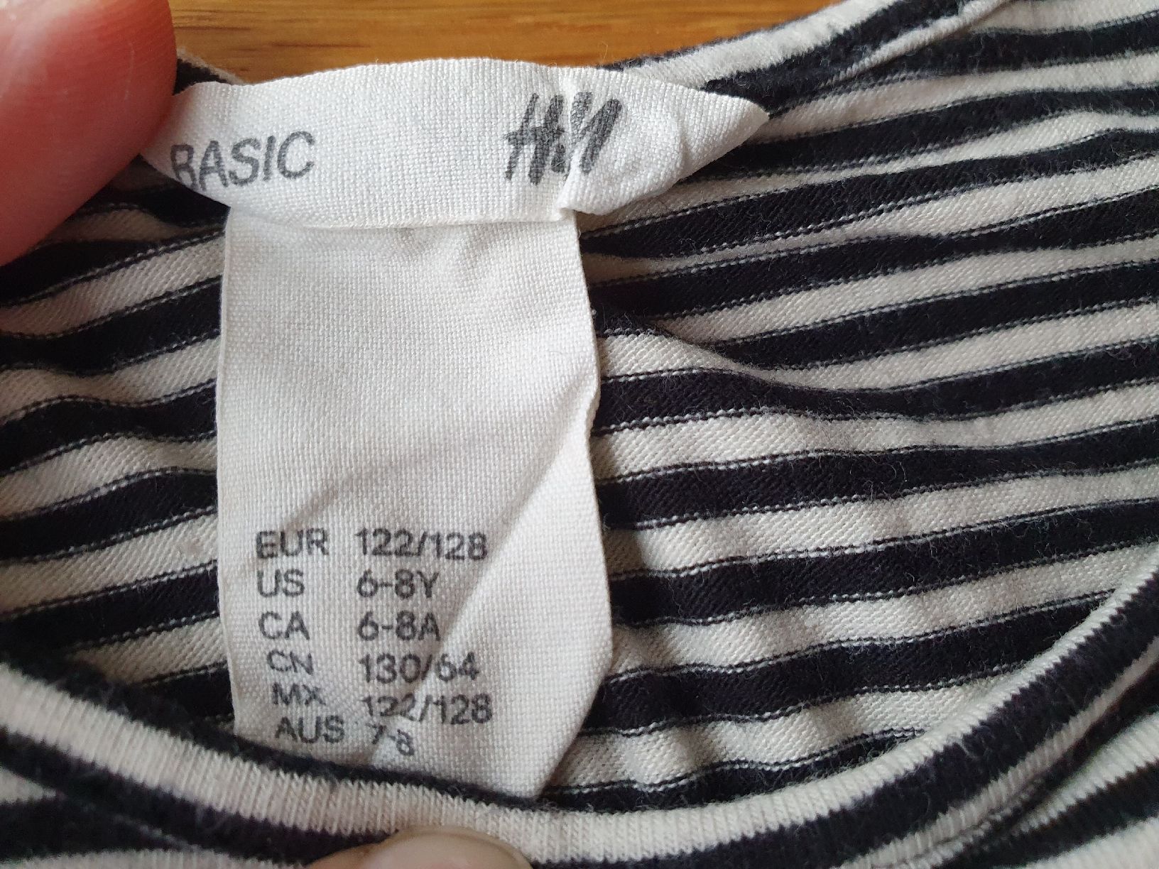 H&M Blusen, T-Shirts & Tops: T-Shirt Gr. 122/128 – Gebraucht aus Villars-sur-Glâne von richardette 3