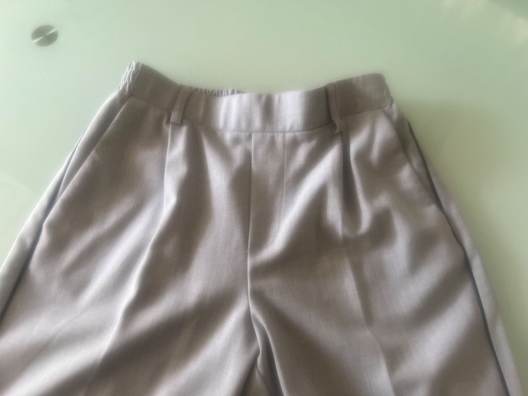 Bershka Hosen: Hosen Gr. M von Bershka – Gebraucht aus Näfels von ale_c9qn 1