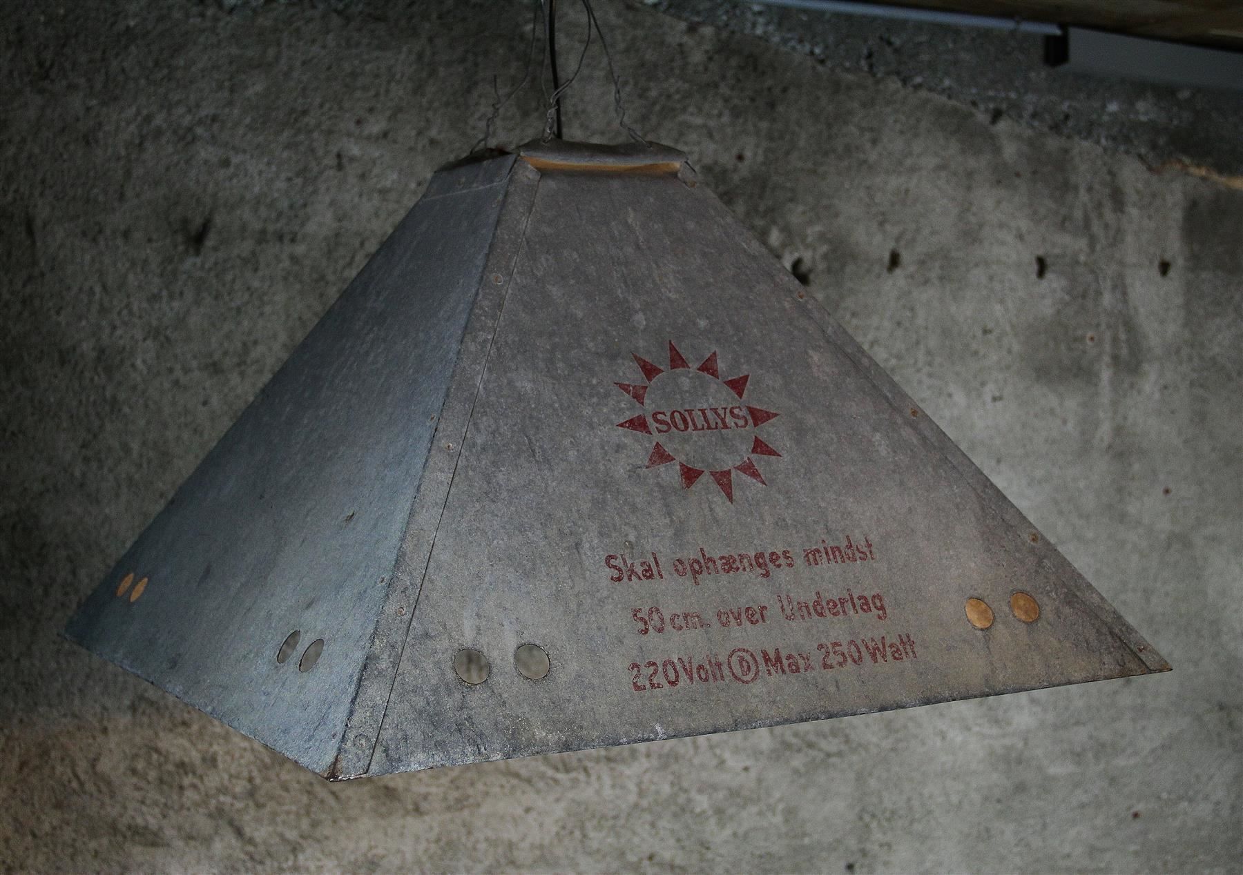 Lampade: Industrielampe, Fabriklampe, Hallenlampe – Usato da Birrwil venduto da brandschatz_birrwil 3