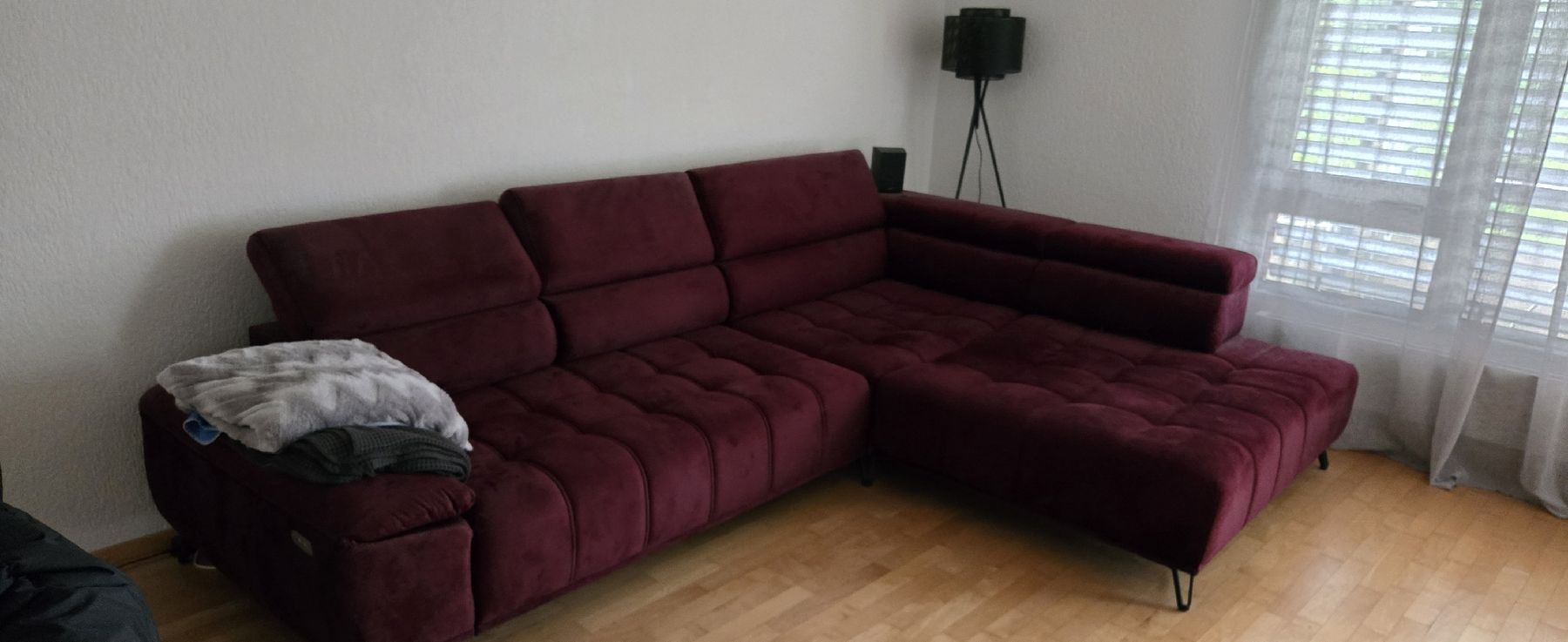 Divani: Bordeaux Ecksofa mit Relaxfunktion, sehr bequem, super Zusta – Nuovo (secondo la descrizione) da Bolligen venduto da Dododome