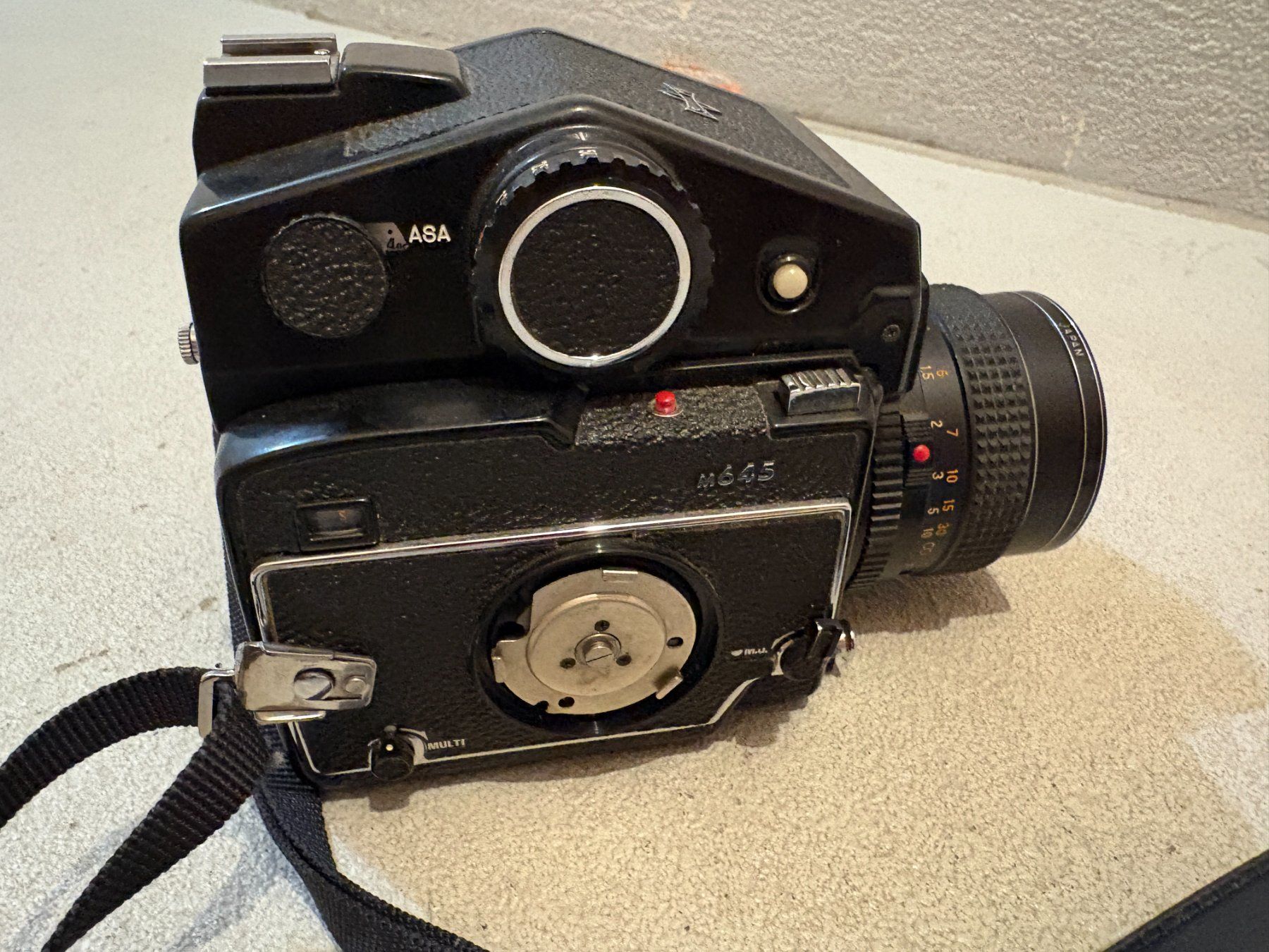 Mamiya Appareil photo: Mamiya M645 mit Objektiv – Défectueux à Elgg par Jo_Naj 5