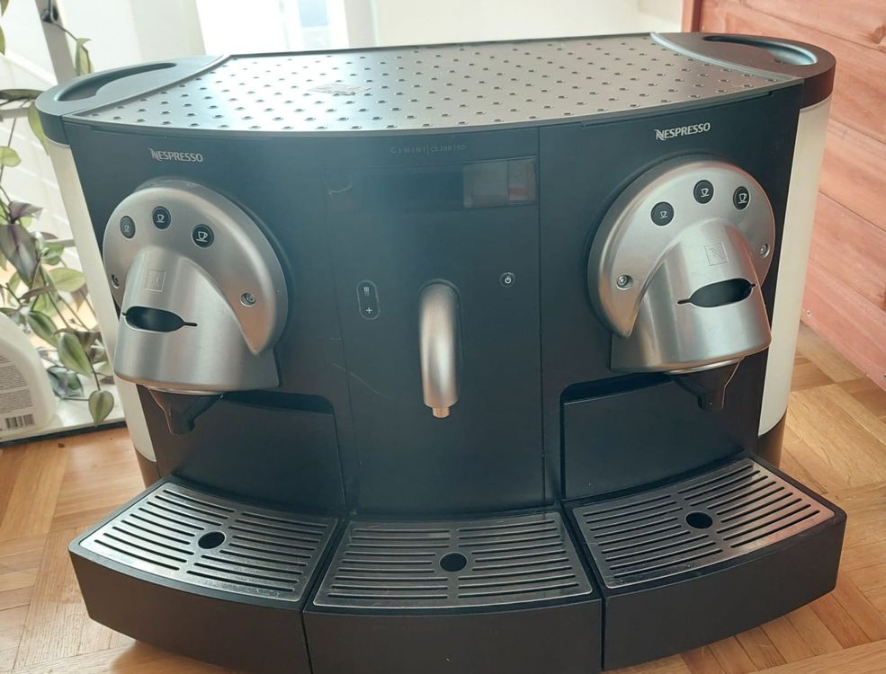Machine à café Nespresso Professional SS200/Type 705 (Gebraucht) in St ...