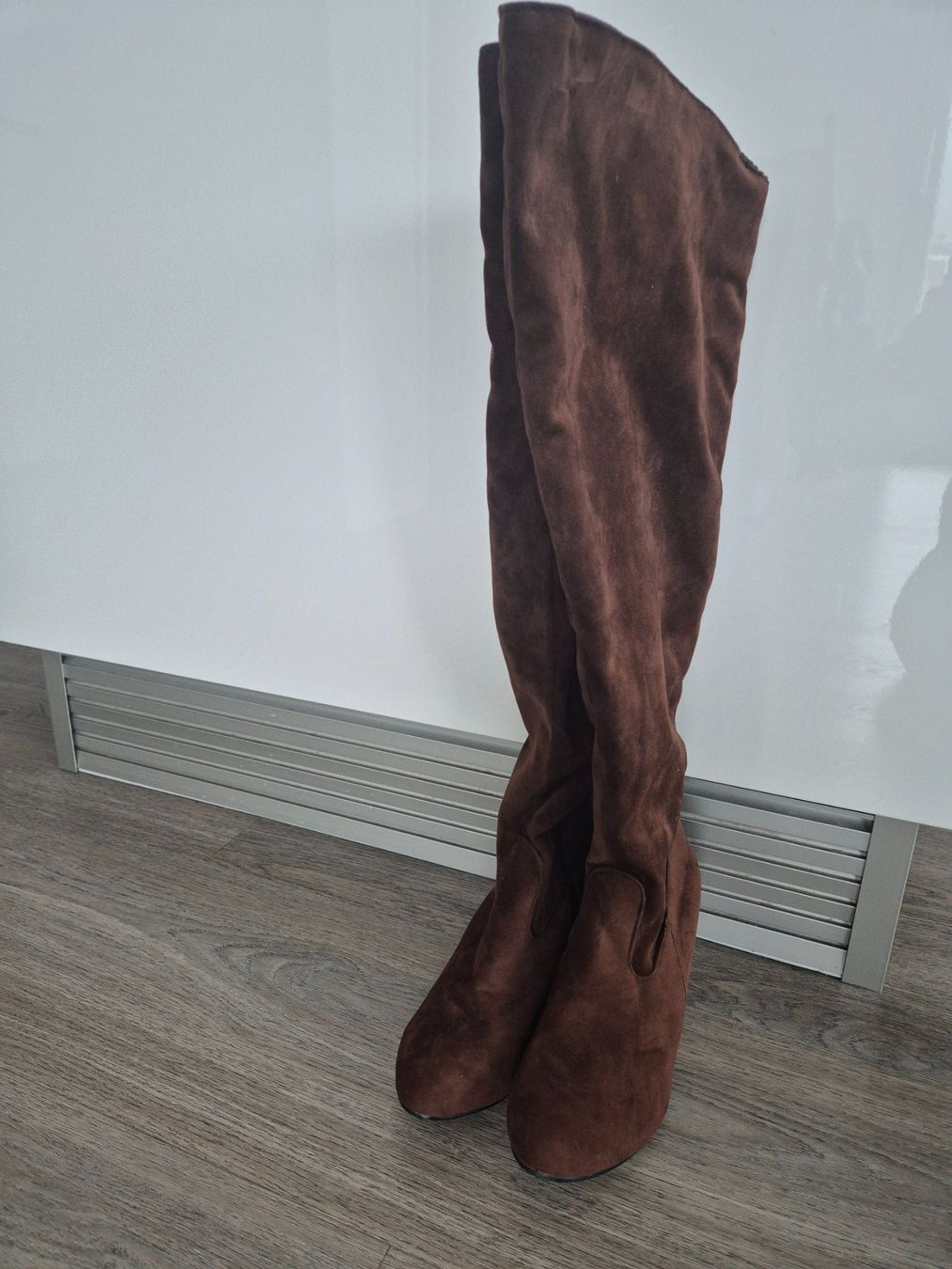 Scarpe da donna: Braune Stiefel, Wildlederoptik, Grösse 40 – Nuovo (secondo la descrizione) da Eglisau venduto da nicij79