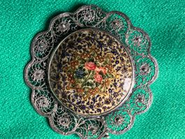 Broche vintage finement ouvragée - Élégance florale!
