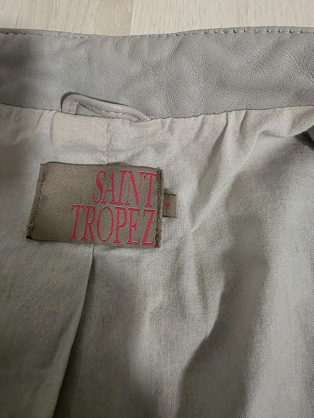 Jacken: Damen-Echtlederjacke Saint Tropez hellgrau Grösse M  – Gebraucht aus Schöftland von Aktion56 2