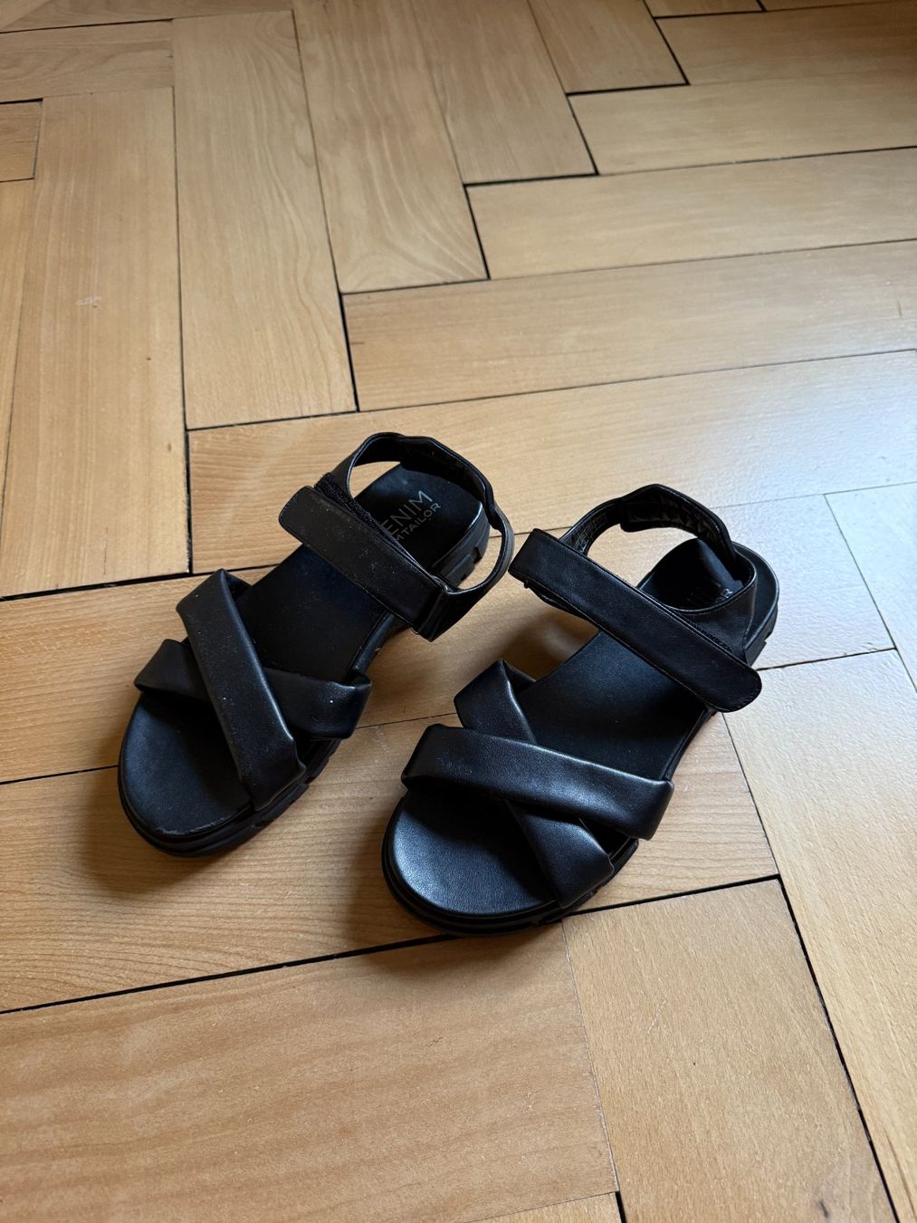 Tom Tailor Chaussures femmes: TOM TAILOR - Sandale schwarz 39 – D'occasion à Zürich par Diazaio