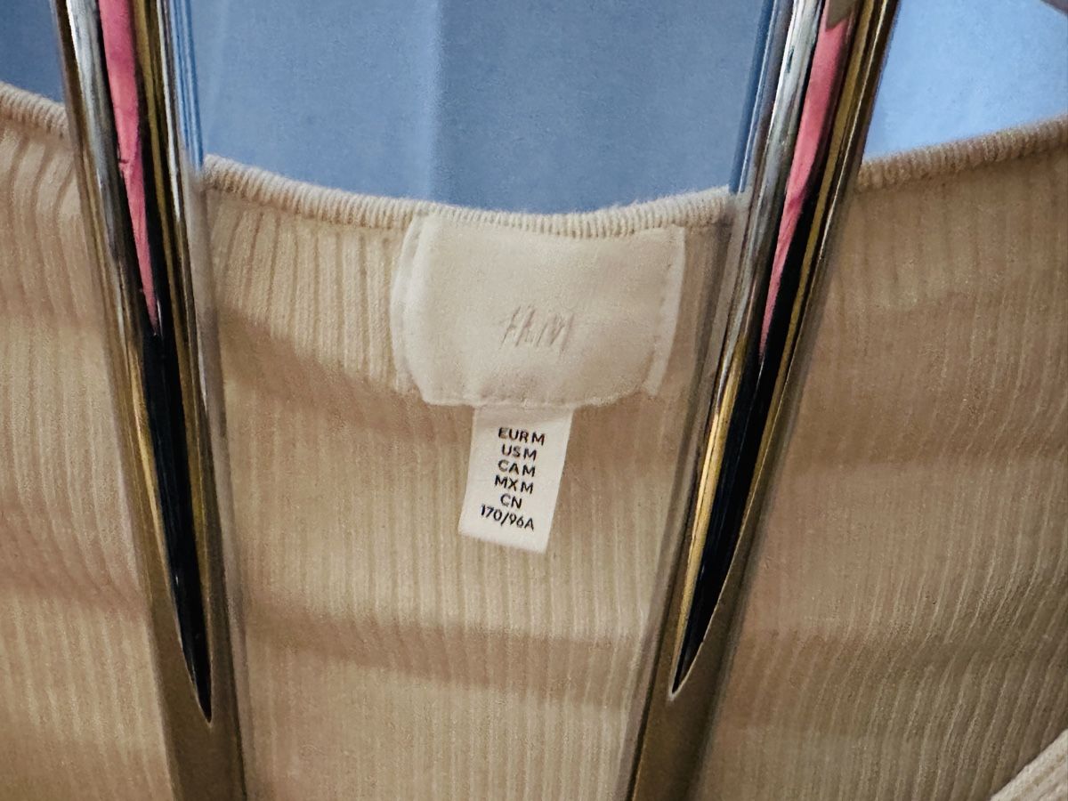 H&M Pulls & Sweat-shirts: H&M Feinstrick Pulli Beige Grösse M – D'occasion à St. Gallen par Rgoerkem 1
