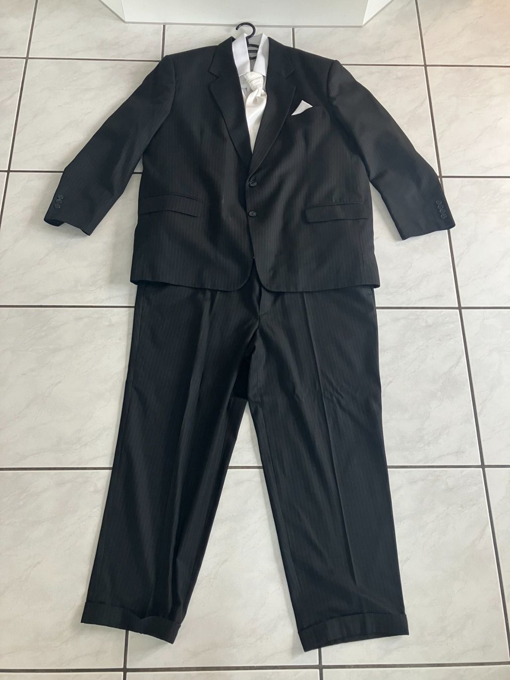 Costumes: Herrenanzug ca. XXL – D'occasion à Abtwil AG par Swissraver