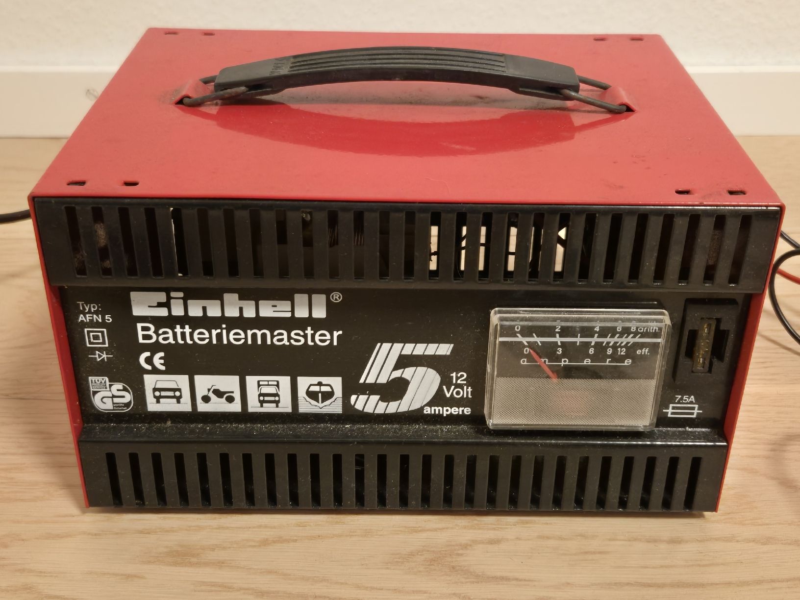 Einhell Caricabatterie: Einhell Batteriemaster AFN 5 - Top Zustand – Usato da Zürich venduto da Corrosion
