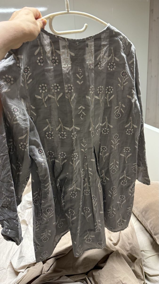 Tuniche: Bluse Langarm grau gemustert Groesse M Zustand gut – Usato da Haslen GL venduto da rana04 2