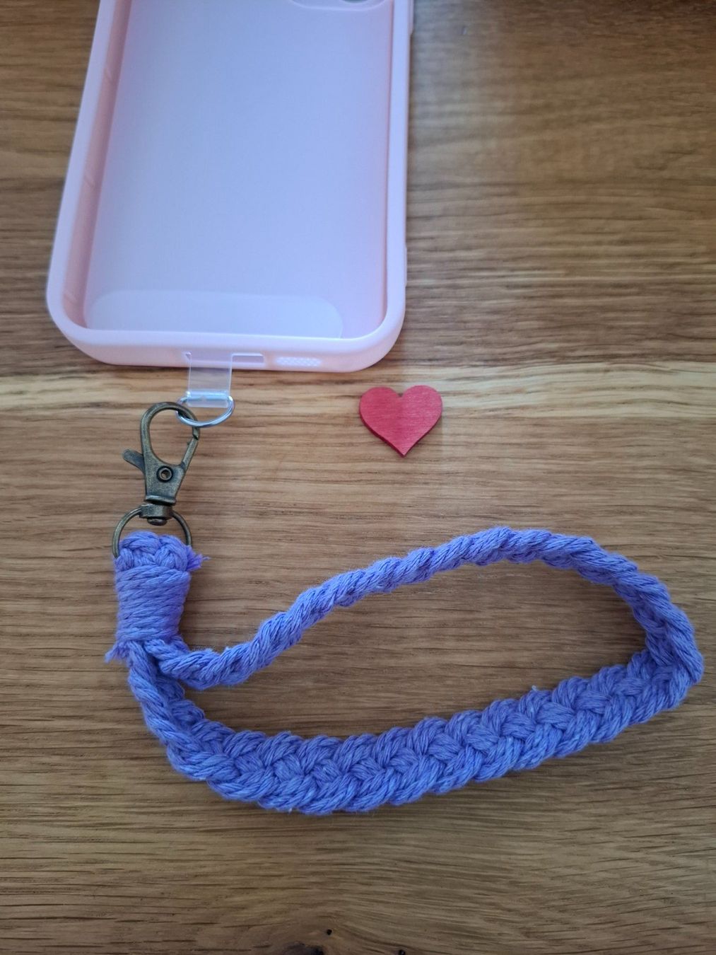 Tutte le decorazioni: Handgemachtes Makramee-Handyband Lila – Nuovo (secondo la descrizione) da Root venduto da liv_6n92