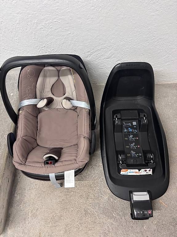 Auto-Kindersitze: Maxi Cosi Babyschale inkl. Basisstation – Gebraucht aus Aarau von aline_lea99 1