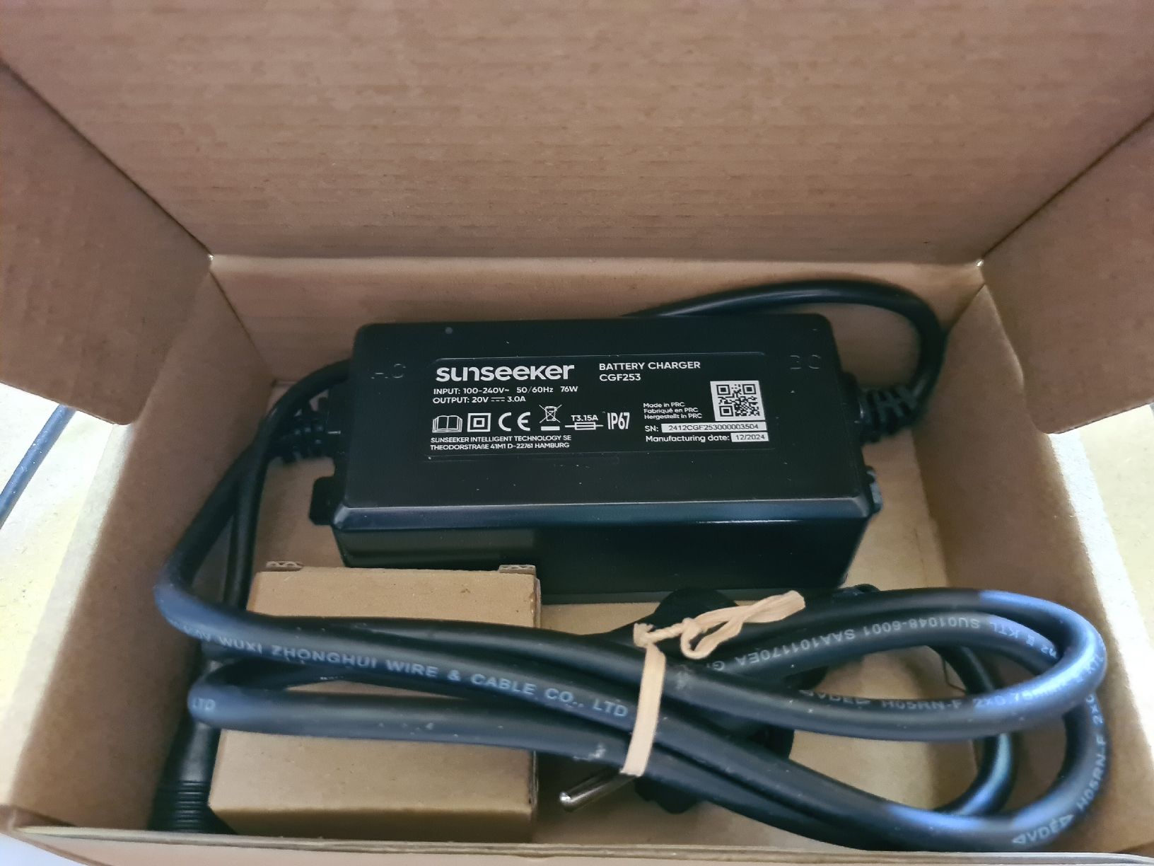 Caricabatterie: Sunseeker Mähroboter Netzkabel mit CH-Stecker – Nuovo (secondo la descrizione) da Stein am Rhein venduto da Sony55 1