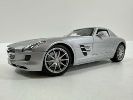 Mercedes-Benz SLS AMG 1:18, silber, MAISTO