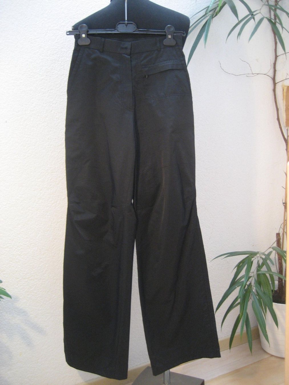 Pantaloni: Pantalon Tuzzi taille 34, neuf – Nuovo e nell'imballaggio originale da Delémont venduto da marryb
