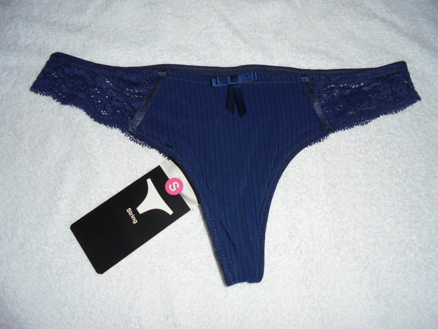 Altra biancheria intima: Neuer, dunkelblauer String Tanga mit Spitze, Grösse S – Nuovo (secondo la descrizione) da Aarau Rohr venduto da PinkSchwein
