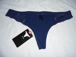 Neuer, dunkelblauer String Tanga mit Spitze, Grösse S