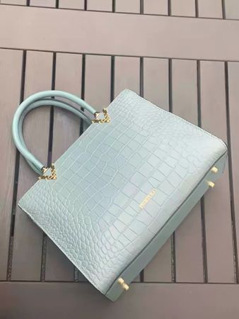 Zeitlose Echtleder-Handtasche  Diese elegante Handtasche aus