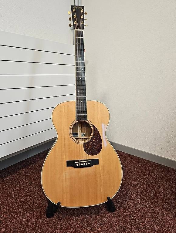 Martin & Co. Instruments de musique: Martin OME Cherry (FSC®-certified) – D'occasion à Bannwil par Mfblues