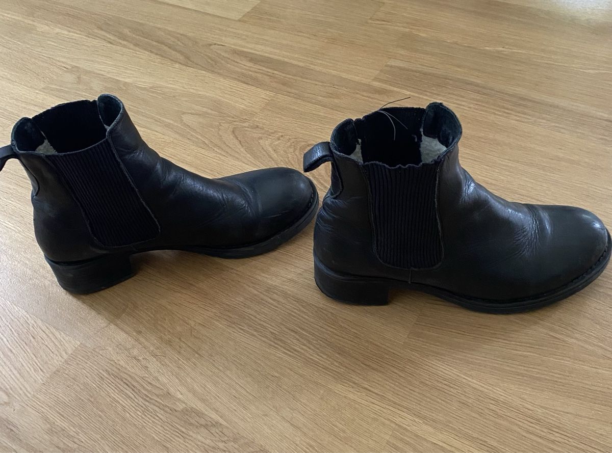 Scarpe da donna: Schwarze Stiefelette in Gr. 41 – Usato da Luzern venduto da Sve_958r 2