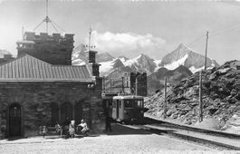Zermatt VS Bahnhof Gornergratbahn mit Weisshorn