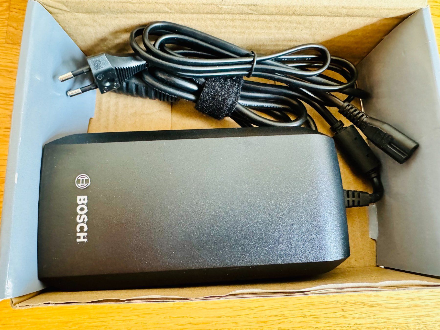 Bosch Ladegeräte: Bosch Chargeur 4A BCS220 – Gebraucht aus St-Sulpice VD von Onemix 2