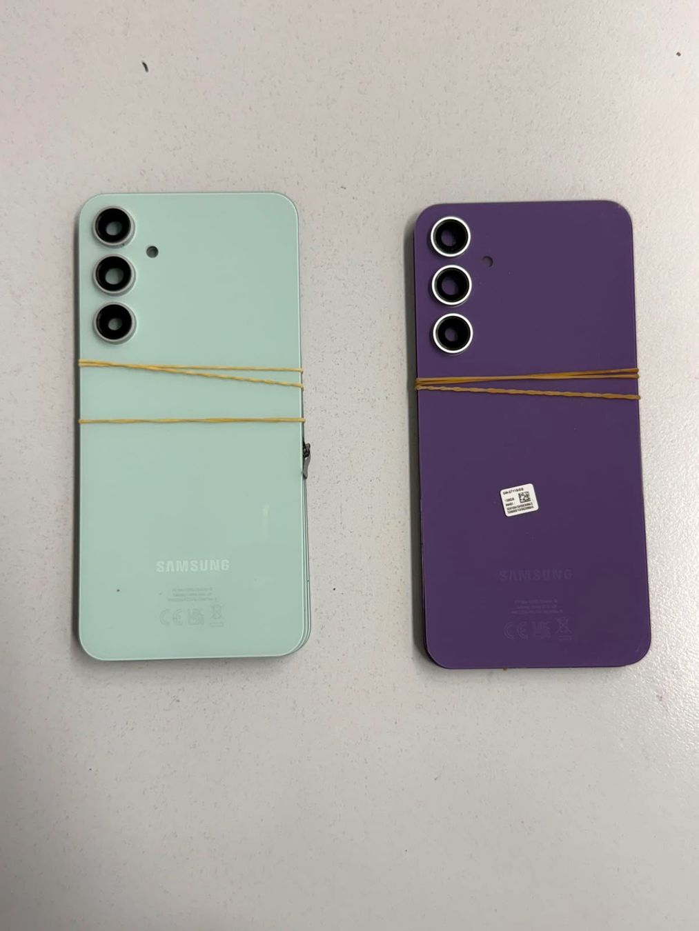 Samsung Telefoni cellulari / Smartphones: Vitre arrière Originale Samsung S23 Fe Vert Menthe – Usato da Zug venduto da ElPhone 1