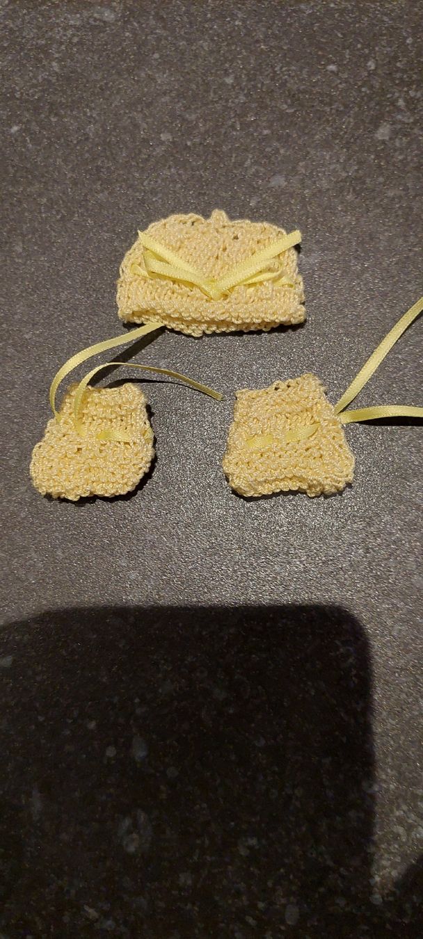 Bambole: Mini Puppenkleidchen neu  ungebraucht – Nuovo (secondo la descrizione) da Muri AG venduto da nindo1 6