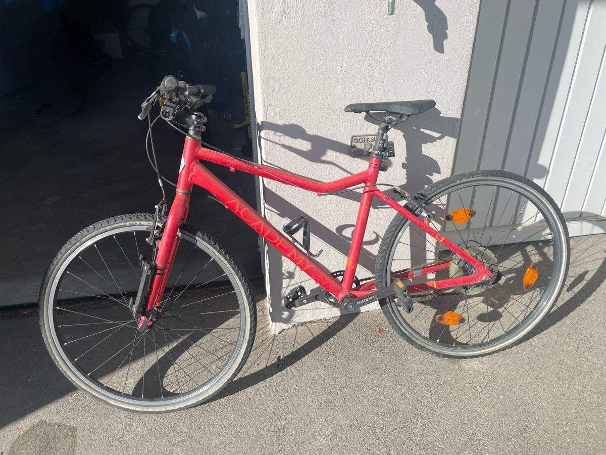 Veicoli per bambini: Kinderfahrrad Academy – Usato da Unterengstringen venduto da sil_vc8k