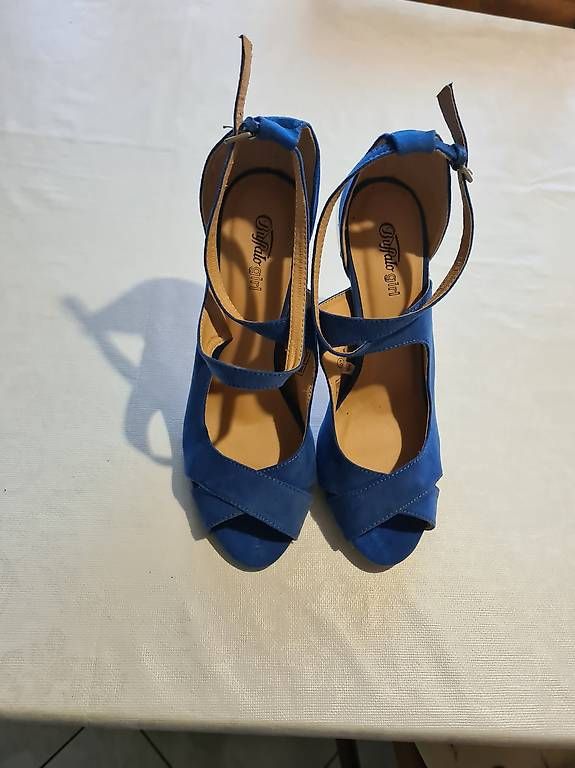 Scarpe da donna: sandales à talons pointure 39 – Usato da La Croix (Lutry) venduto da azzura01 1