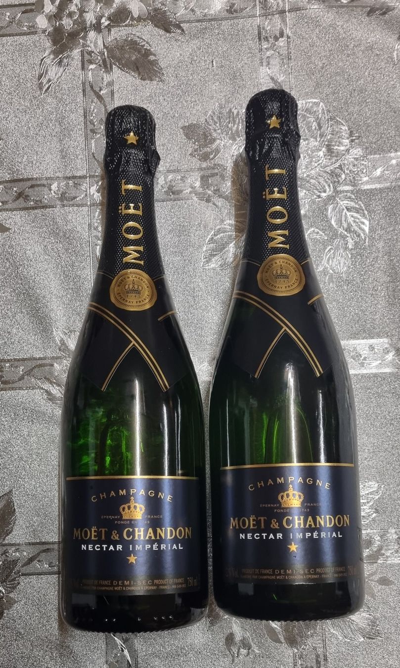 Moet Vino: MOET CHANDON  NEKTAR CHAMPAGNER 2 FLASCHE – Nuovo (secondo la descrizione) da Schönenwerd venduto da 1952kv