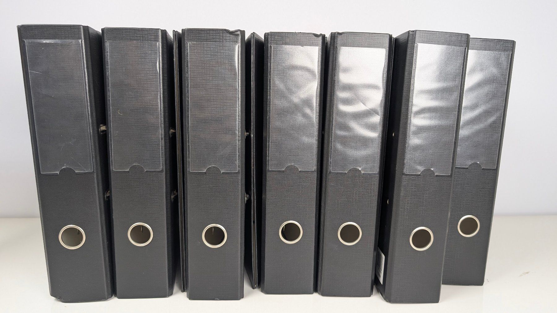 Ordner: 13 Schwarze Ordner – Gebraucht aus Wettingen von Wendemarket