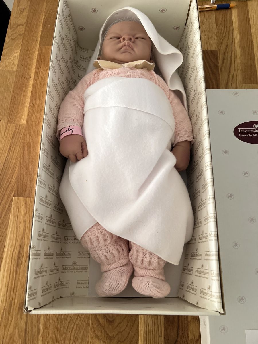 Bambole: POUPÉE BABY EMILY – Nuovo e nell'imballaggio originale da Brügg BE venduto da traindenuit