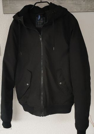 Schwarze Übergangsjacke mit Kapuze Grösse S