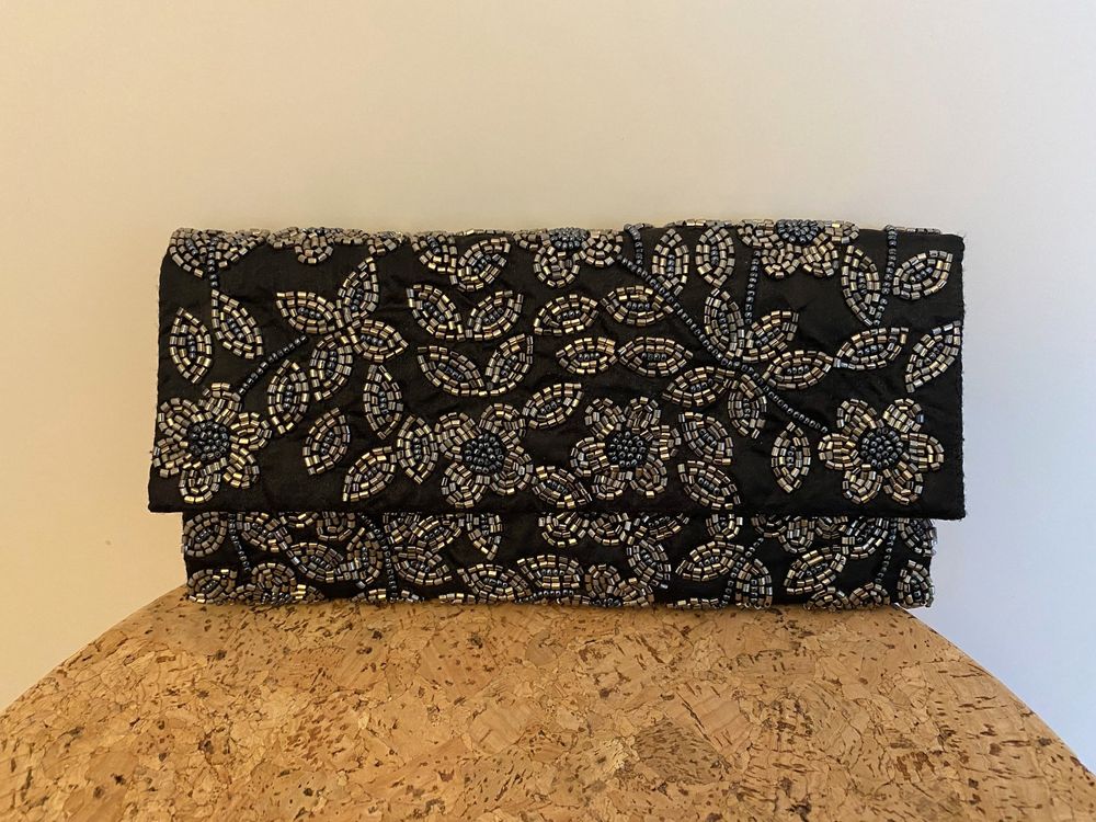 Clutch Schwarz mit Strasssteinen (Gebraucht) in Wikon für CHF 5 – mit