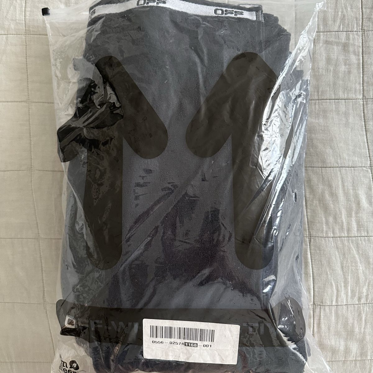 Serviettes de bain: 2x OFF-WHITE Badetuch – Neuf avec emballage d'origine à Zürich par Nomase10. 8