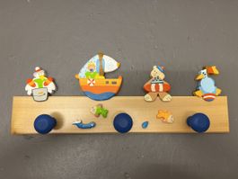 Kindergarderobe Holz mit Tiermotiven von Le Coin des Enfants