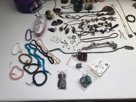 Diverse schmuck Kette Ohrringen Armbande ca 50 Stuck